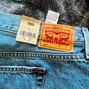 LEVI STRAUSS JEAN SHORTS *NEW*